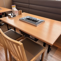 ソファ席でお子様も安心◎ファミリーにも人気の串揚げ!お子様も大喜びすること間違いなし!