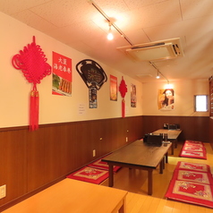 【お座敷は扉の付いたお席。団体利用の場合はお座敷貸切のようなご利用も可能】