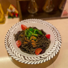 ホタルイカと菜の花のイカスミペペロンチーノ