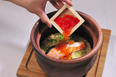 新潟県産こしひかり 銀鮭といくらの土鍋飯(二~三人前)