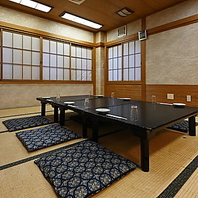 お座敷タイプの個室をご用意します。