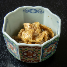 鳥皮のカリカリ揚げ