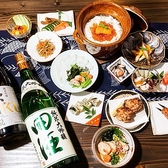 コースには、2時間～3時間たっぷりとした飲み放題が付いております。定番の生ビールやハイボールはもちろん、店主が厳選した「月替わりの日本酒2種」も心ゆくまで愉しめるのが最大の魅力です。紀州備長炭で焼き上げる香ばしい焼き鳥や、旬のお造りに合わせて、お好みの銘酒を最後の一杯までお楽しみください。