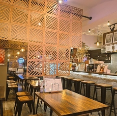 ジンと小皿 蒸留屋の雰囲気2