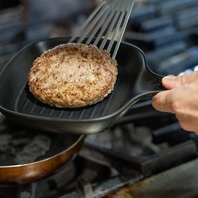 【牛肉100%ハンバーグ使用】