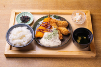 お昼は定食メニューも充実♪