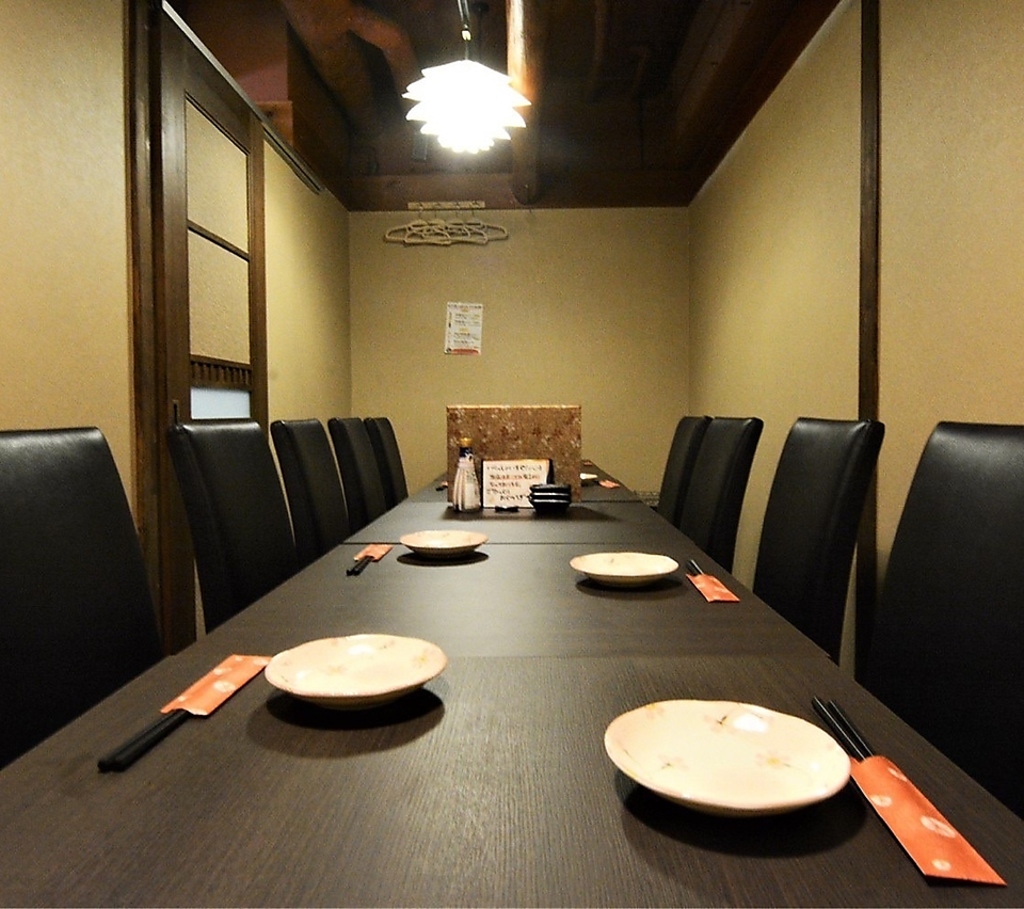 扉付きテーブル席の完全個室は最大12名様までOK！周りを気にせずプライベートな感覚でゆったり◎