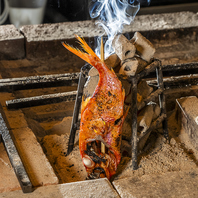 炉端焼きを作っている炭火焼きの囲炉裏が自慢の設備☆