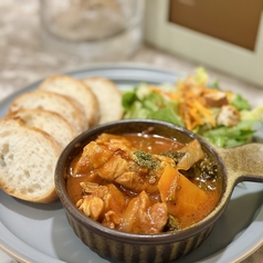 鶏もも肉のトマト煮込み