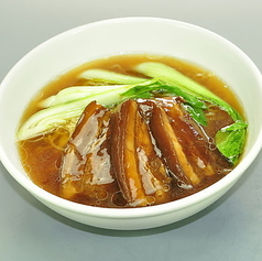 豚角煮麺(肉2枚入り)/サンラー麺/牛肉麺
