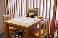 2名掛けテーブル席×1卓ご用意◎