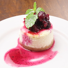 宇田川チーズケーキ ベリーソースがけ