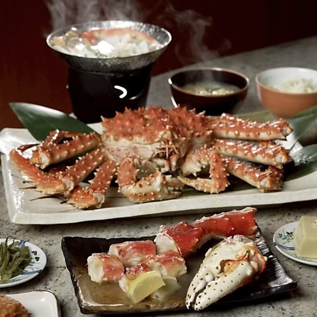 厳選した【活きずわい蟹】を刺身や鍋、焼きなどお楽しみ頂ける様々なコースをご準備♪