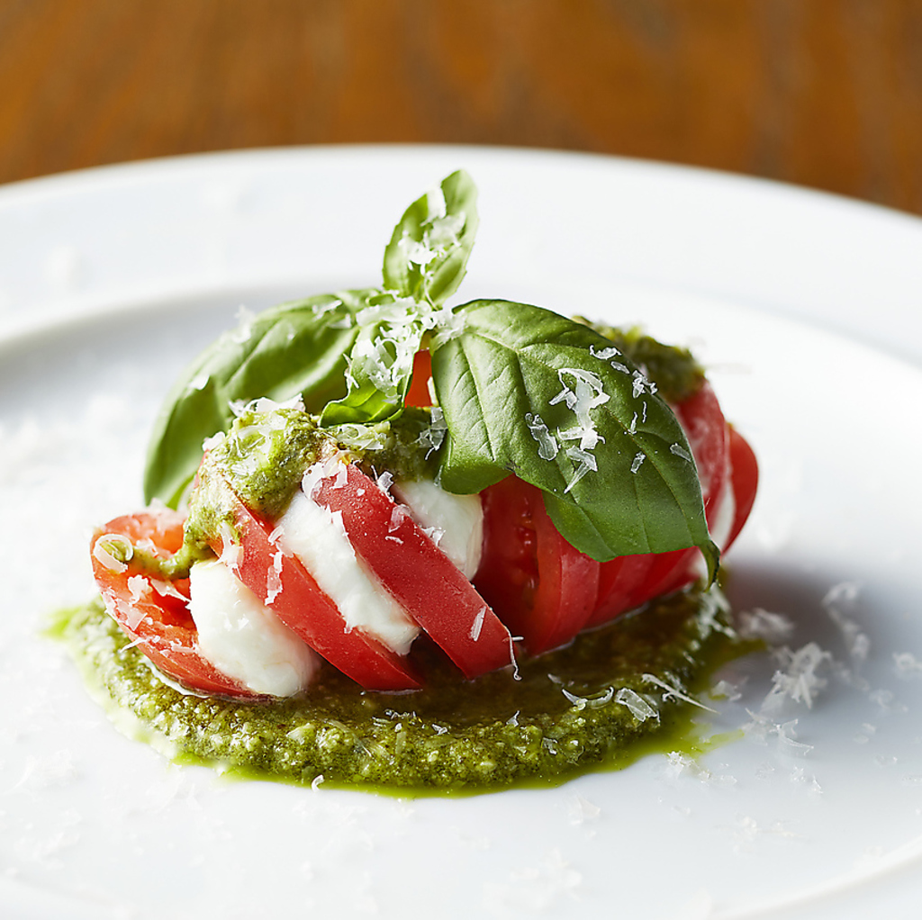 モッツァレラチーズとトマトのカプレーゼ -Caprese with mozzarella cheese and tomato