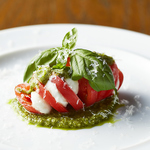 モッツァレラチーズとトマトのカプレーゼ -Caprese with mozzarella cheese and tomato