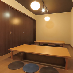 プライベート感を重視した個室の掘りごたつ席をご用意しております。周囲の視線を気にすることなく、気心知れたお仲間とのご宴会や接待、特別なお祝いの席などに最適です。