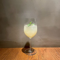 ラフランスと桃のホワイトスプリッツァー