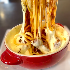 とろーりチーズの自家製ボロネーゼの溶岩パスタ！の写真