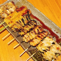 炭火で香ばしく焼き上げるジューシーな国産串焼き