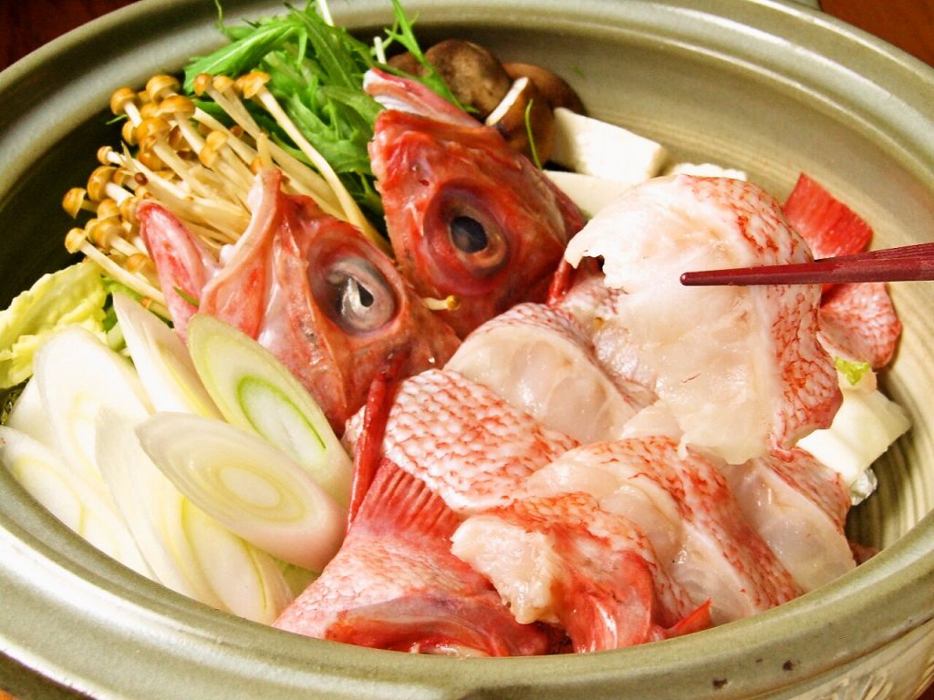 鍋メニューもスタート！旬の海鮮を使用した鍋は絶品です。