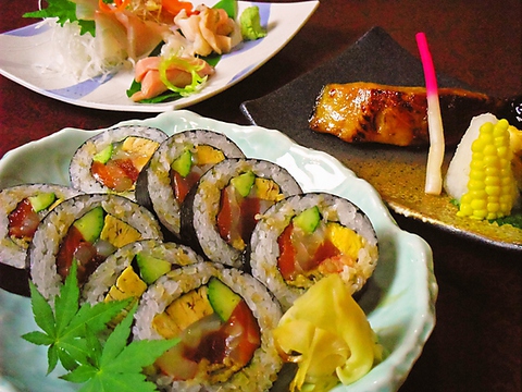 毎朝仕入れた新鮮な食材を使い、安くておいしい味を提供する寿司店。
