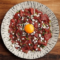 にんにく馬刺しユッケ