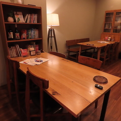 4名がけの個室テーブル席はプライベートな時間を過ごすのにぴったりな空間です。