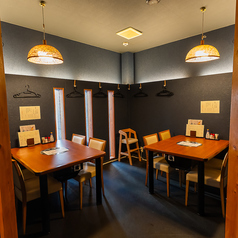 少人数からくつろげる掘りごたつ半個室！接待などのビジネスシーンはもちろん、デートや女子会、少人数の飲み会にも最適な空間です！