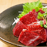 九州の食材を贅沢に使った逸品料理が多数。単品はもちろん、宴会コースでもお楽しみ頂けます。