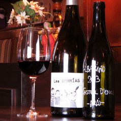 和牛熟成肉に合うワインを厳選しご用意しております。