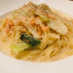 スモークサーモンとチンゲン菜のクリームソース　タリアテッレ