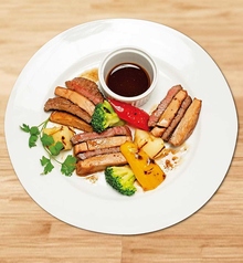 霜降り牛たんステーキとグラフォアの挟み焼き