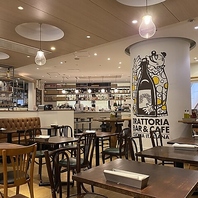 開放的な店内でお寛ぎの一時をお過ごし下さい