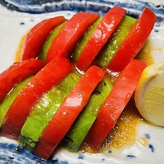 トマトとアボカド