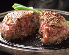 黒毛和牛・国産牛100％のとろけるハンバーグです。Hamburg steak