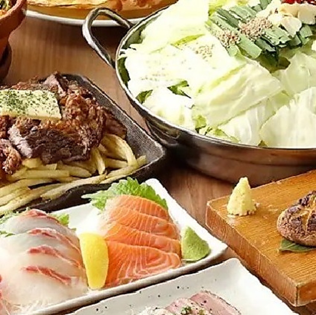 名物の炭火焼料理などを味わうコース