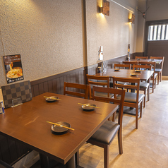 お食事会などにおすすめのお席です。当店オリジナルのタッカルクッスをみんなで囲んでお楽しみいただけます◎