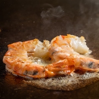 五感で味わう鉄板焼きを、洗練された空間で楽しめます！