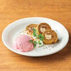 大人のカフェロールケーキとあまおうアイス/花畑牧場カタラーナとバニラアイス　各