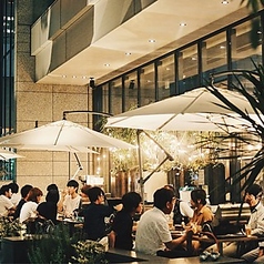 テラス貸切は最大60名様で承ります。大切な方の送別会・お祝いパーティを盛り上げる、特製ケーキのご用意も可能ですので店舗までぜひご相談ください！