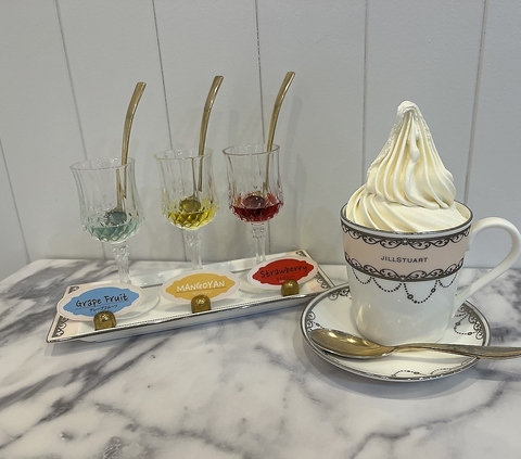 スイーツのトレンドをキャッチした「大人のためのお酒とアイスクリームカフェ」