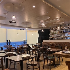 ≪お一人様～最大90名様ＯＫ！コースは2名様～≫広々とした店内でお寛ぎの一時をお過ごしください。宴会・女子会などお気軽にご相談くださいませ。