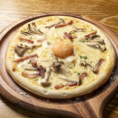 ビスマルク風カルボナーラピザ