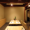 和の雰囲気を基調とした明るい店内。個室や半個室で仕切られているため、明るいながらも他のお客様と一定の距離を取って、ごゆっくりくつろぐことができます♪
