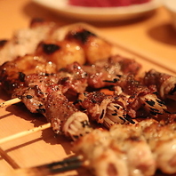 芝浦朝〆直送！新鮮さ極まる、自慢のもつ焼き