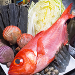 5000円3時間飲み放題コースは金目鯛と昆布と白菜のちり蒸し鍋という珍しい鍋も楽しめる！