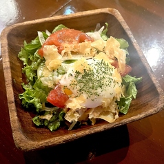 温玉つむぎやサラダ