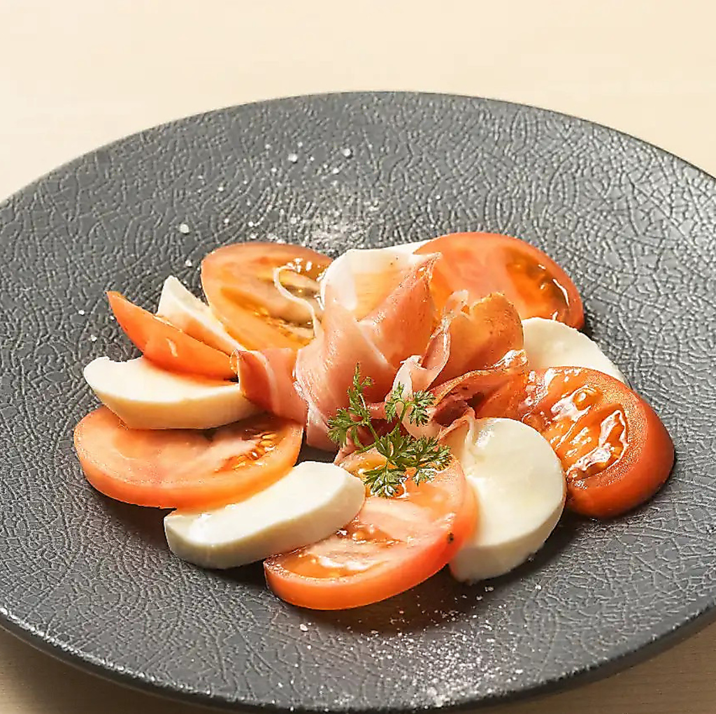 地元の新鮮素材を使ったお料理が楽しめます。お酒のあてにピッタリの料理が豊富◎