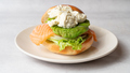 料理メニュー写真&nbsp;ベーグル Avocado smoke salmon (アボカドスモークサーモン)