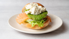 ベーグル Avocado smoke salmon (アボカドスモークサーモン)